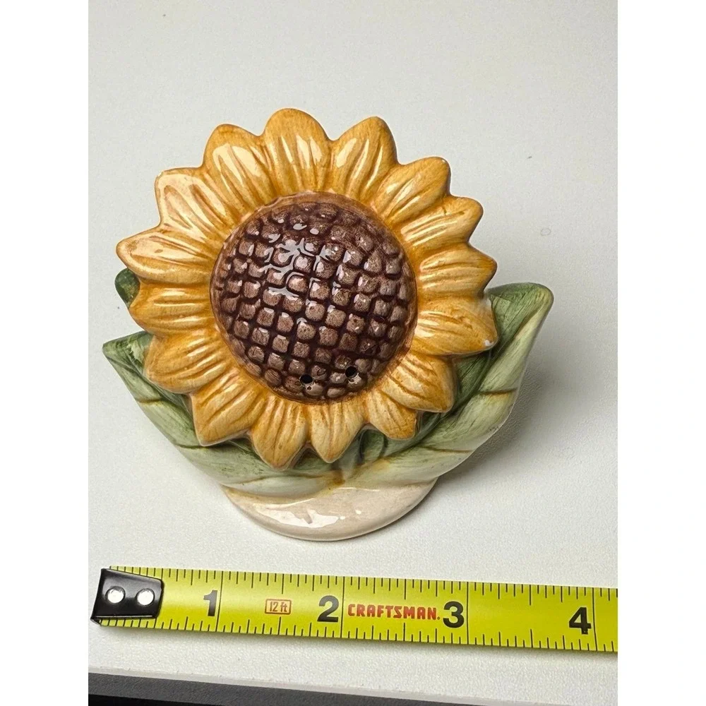 Salt sun flower statue